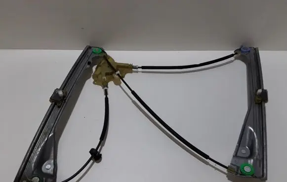 Renault Laguna III Front window lifting mechanism without motor 807010002R