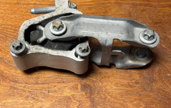 Mercedes-Benz Sprinter W907 W910 Engine mount bracket A9106201600 A9102420000