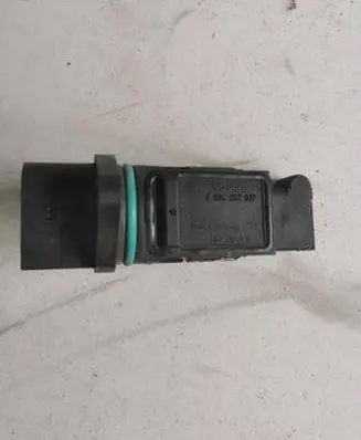 Volkswagen Golf IV Mass air flow meter F00C2G2027