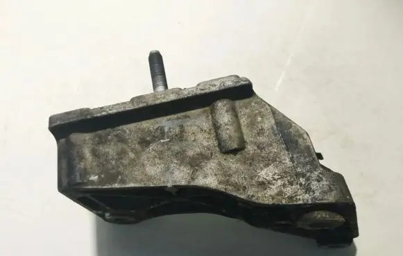 Ford Galaxy Engine mounting bracket 7m3399135a