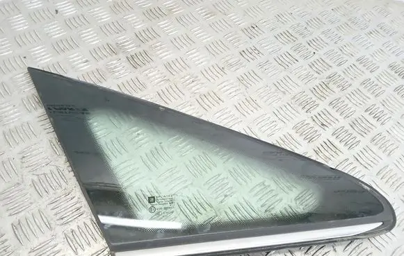 Opel Zafira B Front triangle window/glass 