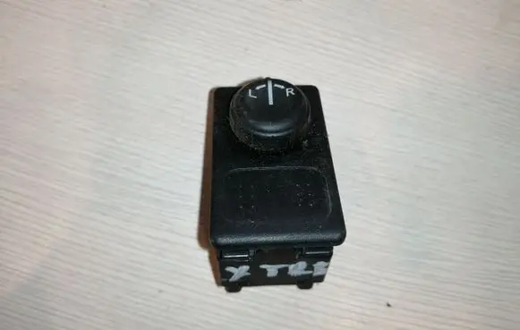Nissan X-Trail T30 Wing mirror switch