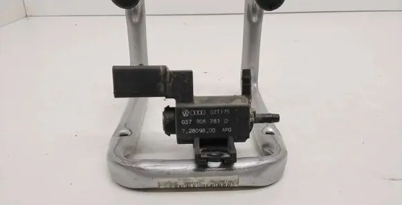 Volkswagen Golf IV Turbo solenoid valve 037906283D 72809800 02T175