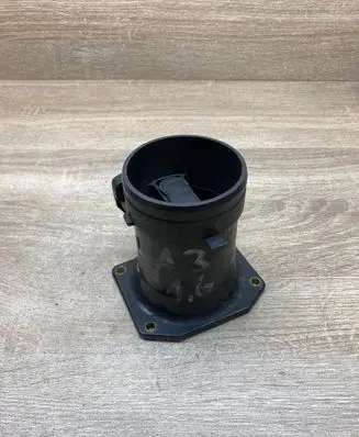 Volkswagen PASSAT B5 Mass air flow meter 058133471