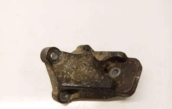 Volvo S60 Engine mounting bracket 