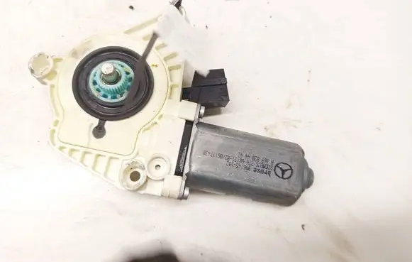 Mercedes-Benz A W169 Front door window regulator motor A1698204442