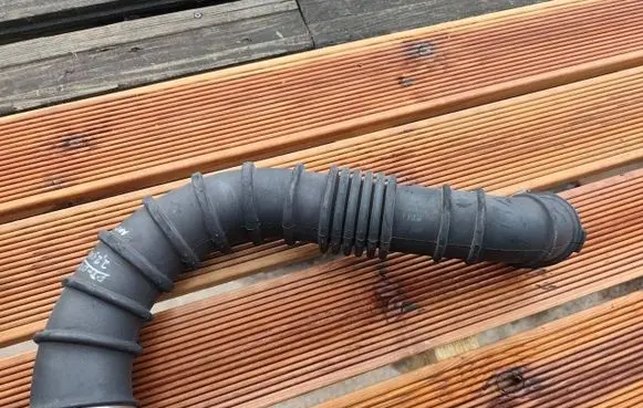Chrysler PT Cruiser Air intake hose/pipe 04891457AA