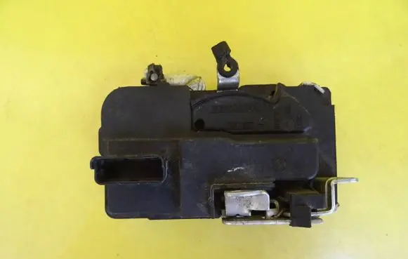 Citroen Berlingo Front door lock 