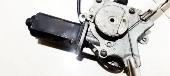 Hyundai Lantra I Front door window regulator motor 9882033000 98820-33000
