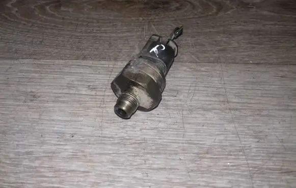 Volvo V70 Brake power pressure regulator 10052299271