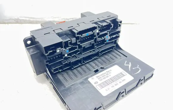 Mercedes-Benz CLK A209 C209 Fuse module 2095452801 5DK00848514