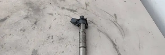 BMW 5 F10 F11 Fuel injector 7823461 782346101