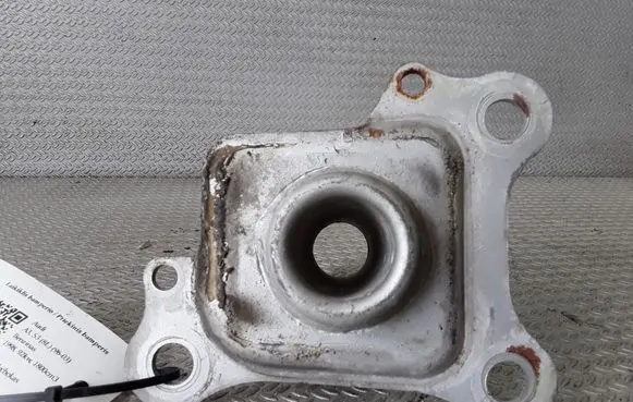 Audi A3 S3 8L Front bumper mounting bracket 8L0807133A