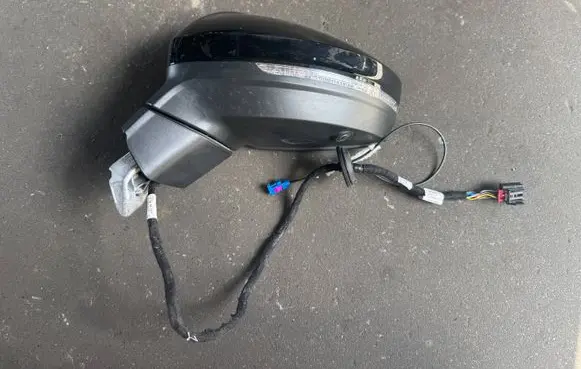 Volkswagen Touareg III Front door electric wing mirror 761857501BF