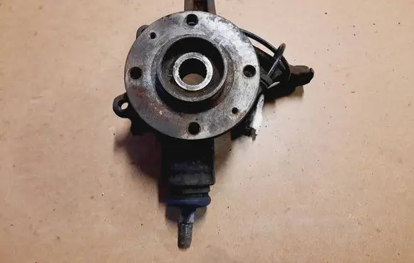 Citroen C4 I Front wheel hub spindle knuckle