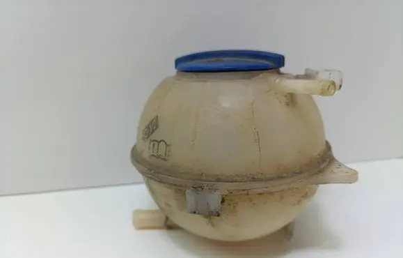 Volkswagen Polo IV 9N3 Coolant expansion tank/reservoir 6Q0121407A