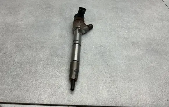 Hyundai Tucson TL Fuel injector 338002F600 0445110582