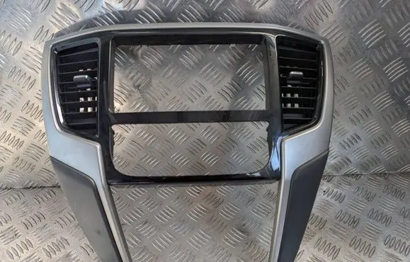 Mitsubishi L200 Dash center air vent grill