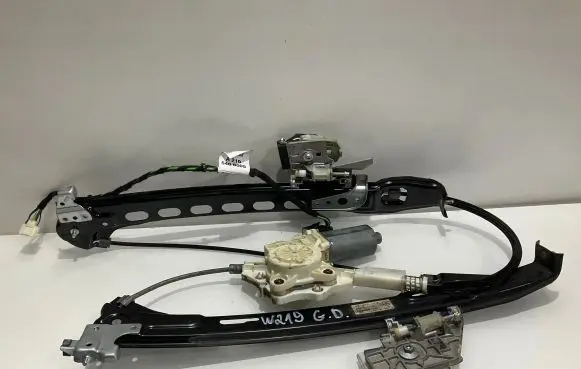 Mercedes-Benz CLS C219 Rear door window regulator with motor A2197300846 2197300846