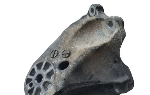 Audi Q7 4L Engine mounting bracket 7L6199307A