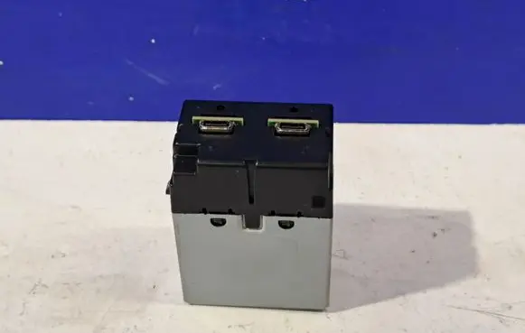 Polestar 2 USB socket connector 31682676