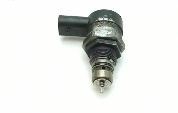 Mercedes-Benz E W211 Fuel pressure regulator A6110780449 0281002494