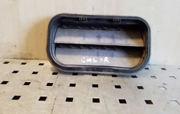 Volkswagen Touareg I Quarter panel pressure vent 7L0819181