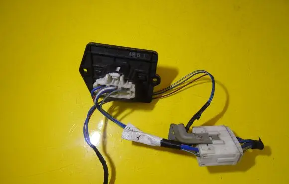 Mazda 323 Heater blower motor/fan resistor HB151BC5E
