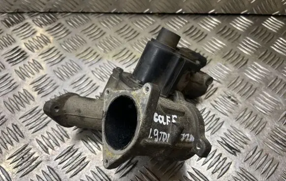 Volkswagen Golf V EGR valve 03G129637A