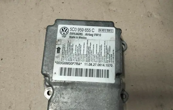 Volkswagen Jetta VI Airbag control unit/module PC210