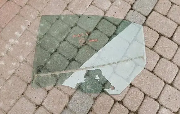 Opel Mokka B Rear door window glass 