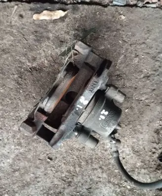 Volvo V50 Front brake caliper 814