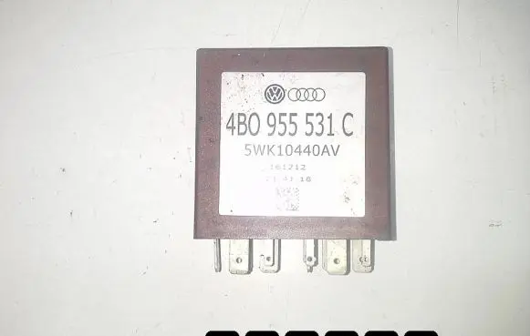 Volkswagen PASSAT B5 Window wiper relay 4b0955531c