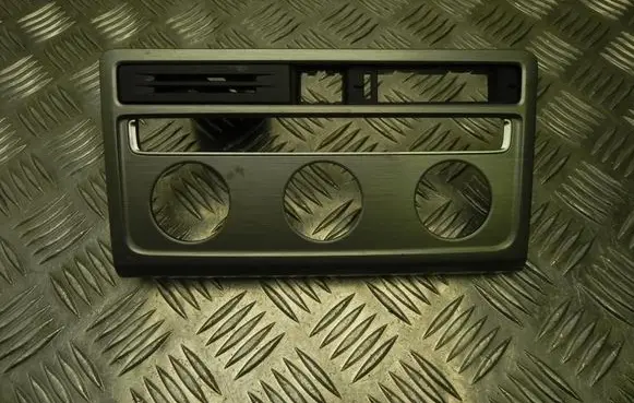 Radio/GPS head unit trim