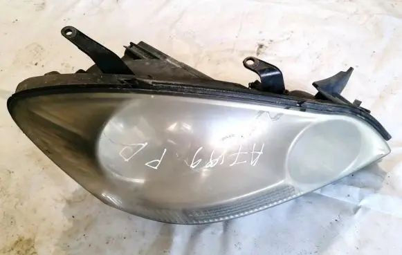 Toyota Avensis Verso Headlight/headlamp