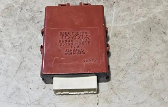 Toyota Yaris Door control unit/module 859800D060 0515003910