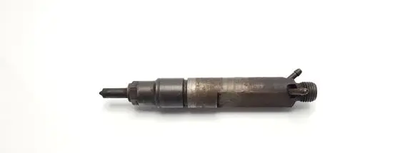 Volkswagen Golf IV Fuel injector 028130201T