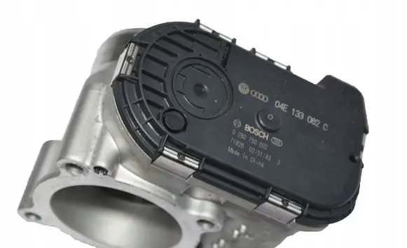 Audi Q3 F3 Throttle valve 04E133062C