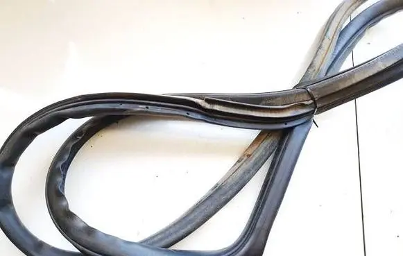 Honda FR-V Rubber seal rear door