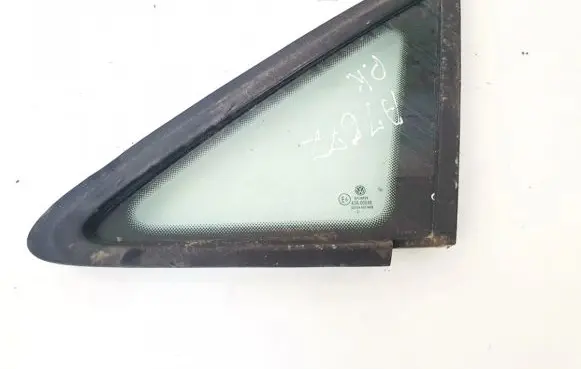 Volkswagen Touran I Front triangle window/glass 
