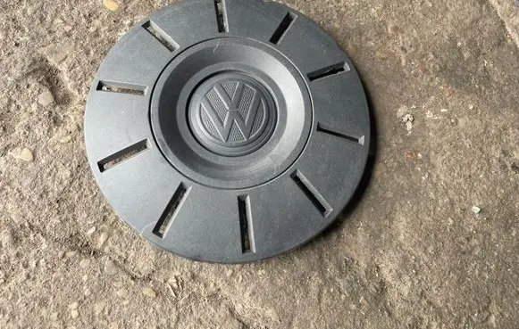 Volkswagen Transporter - Caravelle T5 R16 wheel hub/cap/trim 7E0601151B 7E0601151C
