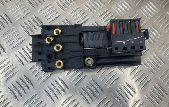 Mercedes-Benz R W251 Fuse box set 2115452601