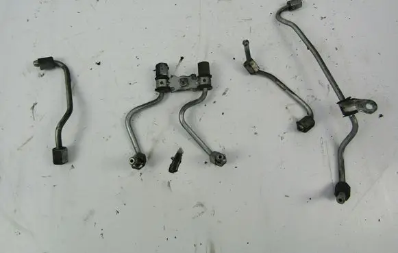 Honda CR-V Fuel injector supply line/pipe 