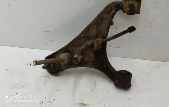 Land Rover Discovery 3 - LR3 Front lower control arm/wishbone