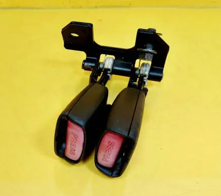 Mitsubishi Carisma Middle seatbelt buckle (rear) 