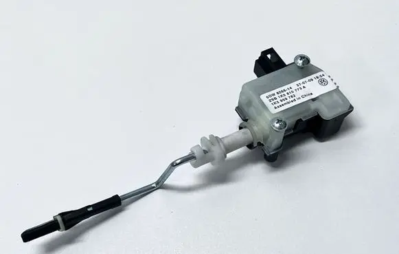 Fuel tank cap lock motor
