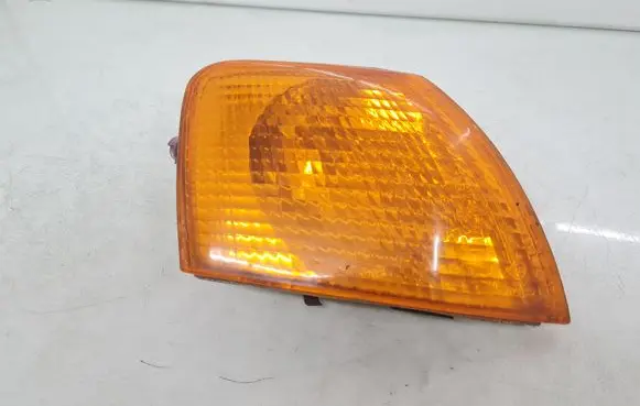 Volkswagen PASSAT B5 Front indicator light 185103B