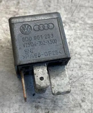 Audi A4 S4 B6 8E 8H Other relay 8d0951263