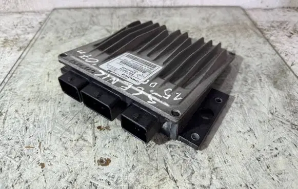 Renault Megane III Engine control unit/module 8200399038 R0410B034C 8200619409