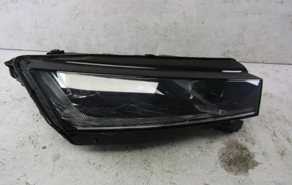 Skoda Octavia Mk4 Headlight/headlamp 5E4941016A